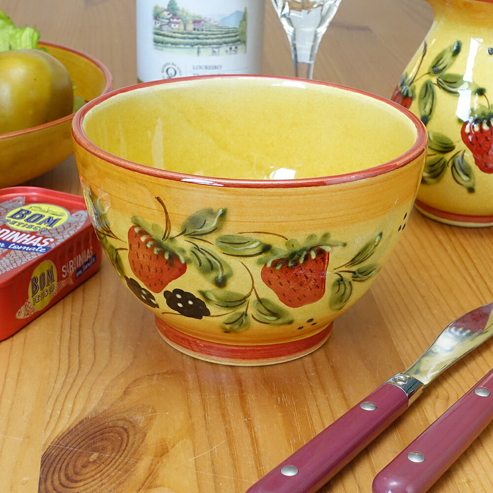乐天商城 - ポルトガル製 陶器 カフェオレボウル ストロベリー柄 手描き 小鉢 いちご シリアルボウル 赤 イエロー 茶碗 洋食器 14cm テーブルウェア 南欧 皿 europe_plum pfa-10fs