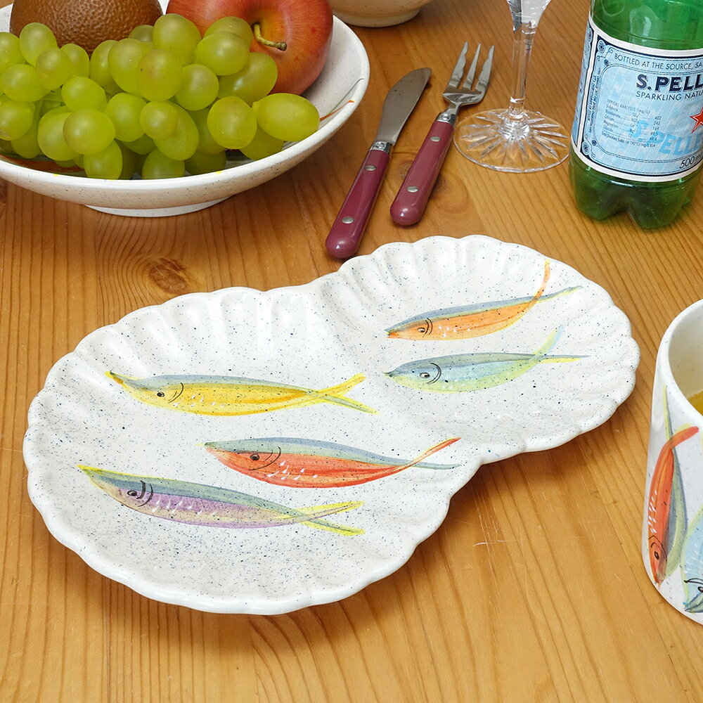 ポルトガル製 陶器 モーニングプレート イワシ柄 カフェ 食器 白地 ピーナツ型 サルディーニャス モーニングプレート 手描き 手作り 26cmX17cm 洋食器 テーブルウェア 南欧 皿 europe_plum pfa-24a-fi
