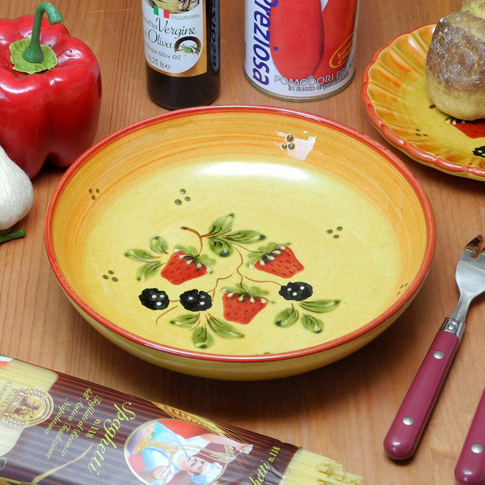 ポルトガル製 食器 手描き イチゴ&ブラックベリー柄【ストロベリーコレクション】 パスタ皿 イエロー（21cm）ボウル 深皿 シチュー、カレー皿にも おしゃれ 南欧雑貨 通販 Europe ヨーロッパ pfa-7fs