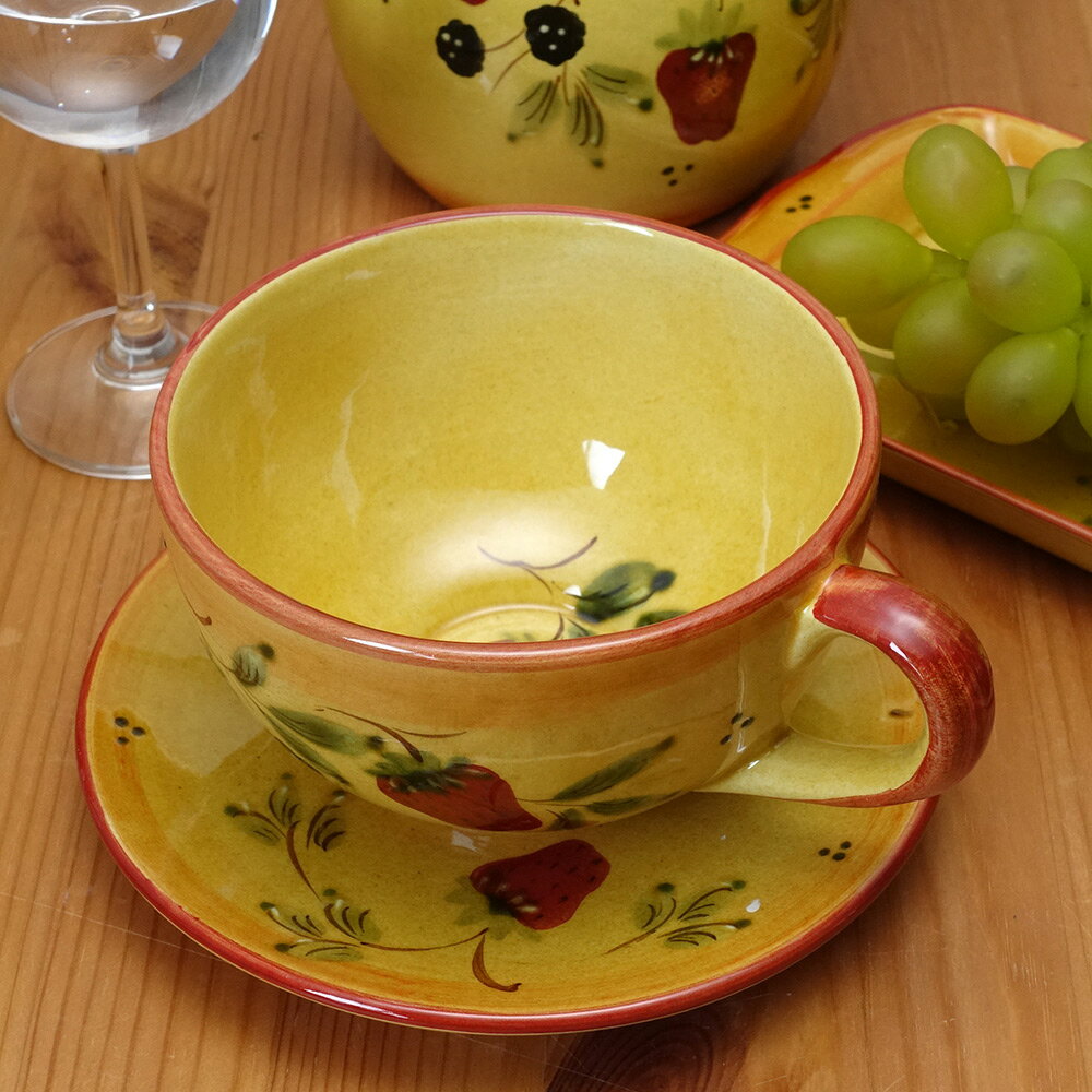 Rakuten - ポルトガル製 陶器 カップ&ソーサー ストロベリー柄 手描き カフェ食器 大容量 スープカップ C/S 赤 400cc 洋食器 テーブルウェア 南欧 皿 europe_plum pfa-s24fs