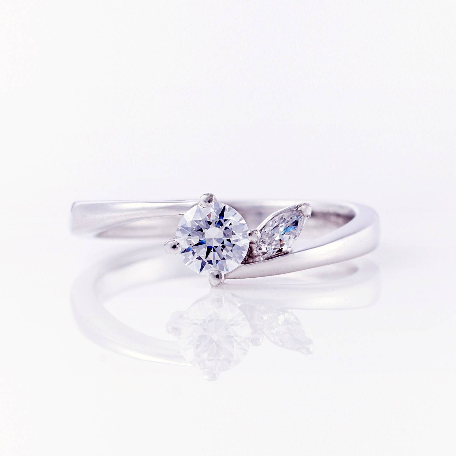 CHERI DIAMOND 楽天市場店の【11/25迄！25%OFFクーポン】4Cグレード ダイヤモンド リング 0.3ct F-3EX H&C-VS1 鑑定書付き（中央宝石研究所 CGL） [K18 ゴールド] 品番:LD056指輪 一粒ダイヤモンド 婚約指輪 エンゲージリング 一生もの ご褒美ジュエリー ブランド 一粒ダイヤ 普段使い｜アングル2