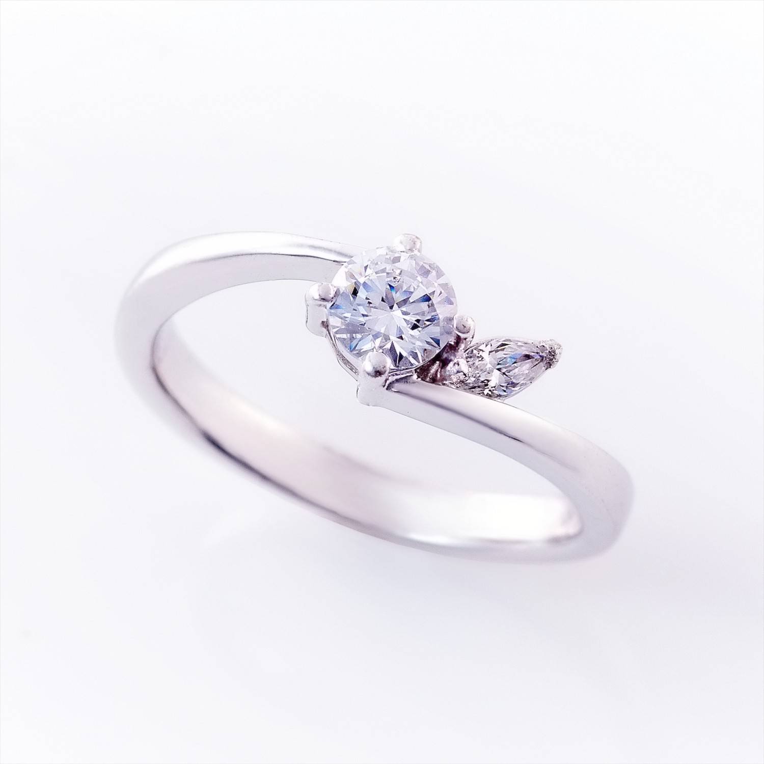 CHERI DIAMOND 楽天市場店の【11/25迄！25%OFFクーポン】4Cグレード ダイヤモンド リング 0.3ct F-3EX H&C-VS1 鑑定書付き（中央宝石研究所 CGL） [K18 ゴールド] 品番:LD056指輪 一粒ダイヤモンド 婚約指輪 エンゲージリング 一生もの ご褒美ジュエリー ブランド 一粒ダイヤ 普段使い｜アングル3
