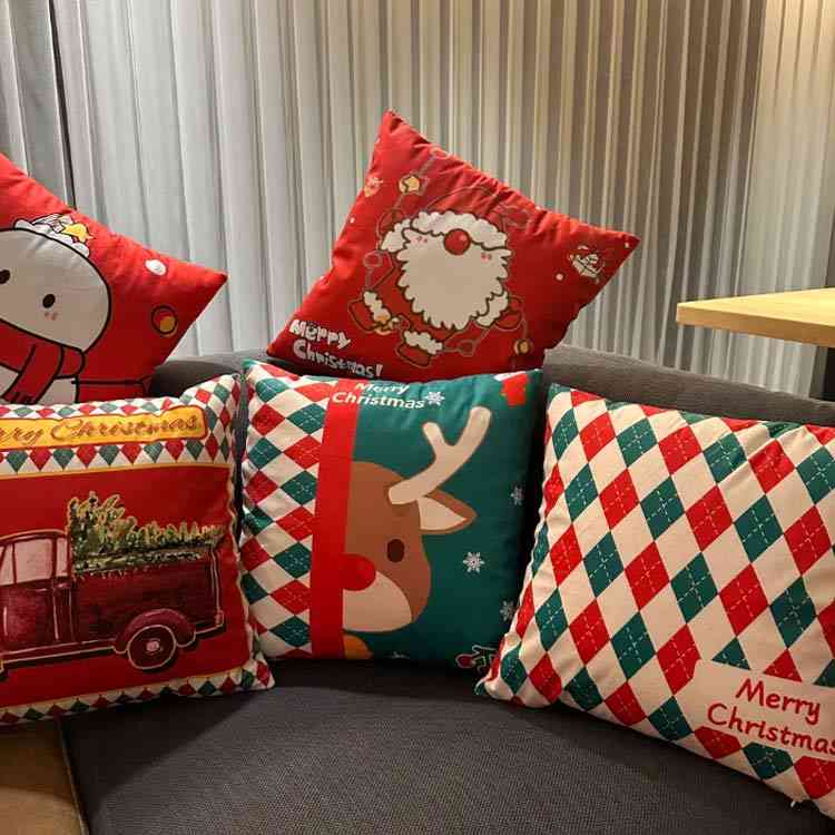 クリスマス クッション 枕 背当て 抱き枕 クッション 45*45cm クリスマスツリー鹿 サンタ装飾 クリスマスデコレーション用 アウトドア カウチ ソファ デコレーション クリスマスオーナメント パーティー インテリア お部屋 雑貨 車用小物