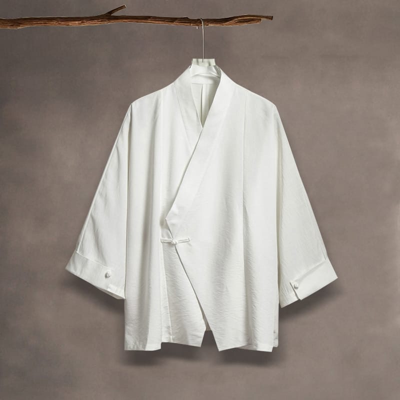 商品説明 品名 漢服風9分袖ローブシャツ 説明 漢服風の9分袖ローブシャツです。 通気性の高い夏向きの綿麻生地を使っています。 フロントは交差する前合わせを一つのチャイナボタンで留めます。 ※お取り寄せ商品につき、お支払い確定後約7〜10営業日ほどでの発送となります。 素材 ナイロン51% ビスコース46% スパンデックス3% 質感・サイズ感 厚さ：薄い弾性：あまり無い柔らかさ：適度スタイル：ゆったり 色 白 黒※ご利用のモニターによって、実物と多少異なる色で表示される場合がございます。 サイズ M L XL 2XL 3XL 4XL サイズスペック 胸囲 / 着丈 / 袖丈 / 目安体重kg ◆M：136 / 64 / 67 / 50〜60 ◆L：140 / 66 / 70 / 60〜68 ◆XL：144 / 68 / 73 / 68〜75 ◆2XL：148 / 70 / 76 / 75〜83 ◆3XL：152 / 72 / 79 / 83〜90 ◆4XL：156 / 74 / 82 / 90〜100 ※単位cm ※袖丈は襟の縫製部分から袖口までの長さを測ったラグラン袖丈です。 ※サイズは実寸寸法のため多少の誤差が生じますが、ご了承の程、よろしくお願いします。 日本サイズではありません。目安体重を参考にサイズをお選びください。 原産国 中国漢服風の9分袖ローブシャツです。 通気性の高い夏向きの綿麻生地を使っています。 フロントは交差する前合わせを一つのチャイナボタンで留めます。 ※お取り寄せ商品につき、お支払い確定後約7〜10営業日ほどでの発送となります。 素材 ナイロン51% ビスコース46% スパンデックス3% 質感・サイズ感 厚さ:超厚い厚い適度薄い超薄い弾性:ストレッチややストレッチ適度あまり無い全く無い柔らかさ:超柔らか柔らか適度少し硬い硬いスタイル:超ゆったりゆったりフィットスリムタイト 展開色 白 黒 展開サイズ M L XL 2XL 3XL 4XL 単位cm 胸囲着丈袖丈目安体重kgM136646750-60L140667060-68XL144687368-752XL148707675-833XL152727983-904XL156748290-100※袖丈は襟の縫製部分から袖口までの長さを測ったラグラン袖丈です。 日本サイズではありません。目安体重を参考にサイズをお選びください。 商品サイズ表のサイズ値は平置きでの実寸寸法のために、多少の誤差が生じますが、ご了承の程、よろしくお願いします。掲載商品画像はなるべく実物に近い色を画像で表現していますが、撮影環境・お使いのディスプレイなどの条件によって多少の誤差が生じる場合がございます。