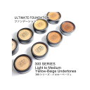 ファンデーション 300シリーズ イエローベージュ/Ultimate Foundation 300SERIS Light to Medium Yellow-Beige Undertones イエロー系の明るめベージュのファンデーションです。 日本人のお肌になじみやすく、自然なツヤのある美しいお肌に。 肌のくすみが気になる方にもおすすめです。 実際にハリウッドの映画やドラマに使われている撮影用のコンシーラーです。 特殊メイク＆メイクアップアーティストご用達！ 耐水性が高く、化粧崩れしにくく、クリームタイプで、潤い性が高いので、敏感肌の方にも適しています。 しっかりのびて、カバー力抜群、しわやシミを目立たなくします。 また、つるっとした感触が特徴です。 ●通常のお化粧の上から使えます。 ●専用のプライマーを使っていただくと、さらにシミやしわを隠し、ツヤ感をだしてくれるので、安心して撮影に入れます。 ●保湿力があるので、乾燥を防ぎます。 内容成分 オクチルドデカノール、トコフェロール リナロール、シンナミルアルコール、シトロネロール オクチルドデカノール、オクチルドデカノール、 オクチルドデカノール、アルファ - イソメチルイオノン ベンジルサリチレート、ブチルフェニルメチルプロピオンアルデヒド ベンジルアルコール、クマリン、アミルシンナナル ヘキシルシンナマール、ゲラニオール、安息香酸ベンジル パフューム（香料）。黄色5湖（Ci 19140）、黒色2（C l 77266） 赤色36（C 77790）、酸化鉄（C 77789）、酸化鉄（C 77971 C 77492、C 77499） Ci 12085）、Carmine（C 75470） Red 7 Lake（Ci 15850) ※化粧品ではありません。スペシャルメイクアップ商品です。