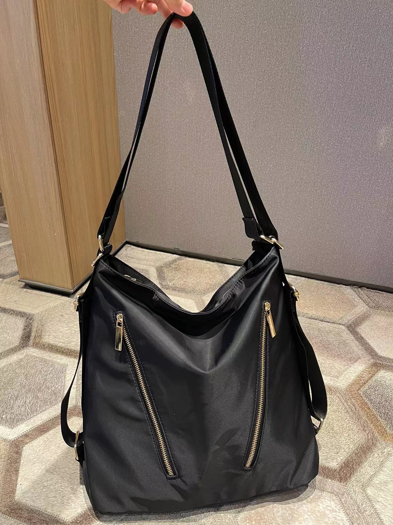 幾何学柄ナイロン2WAYバッグ