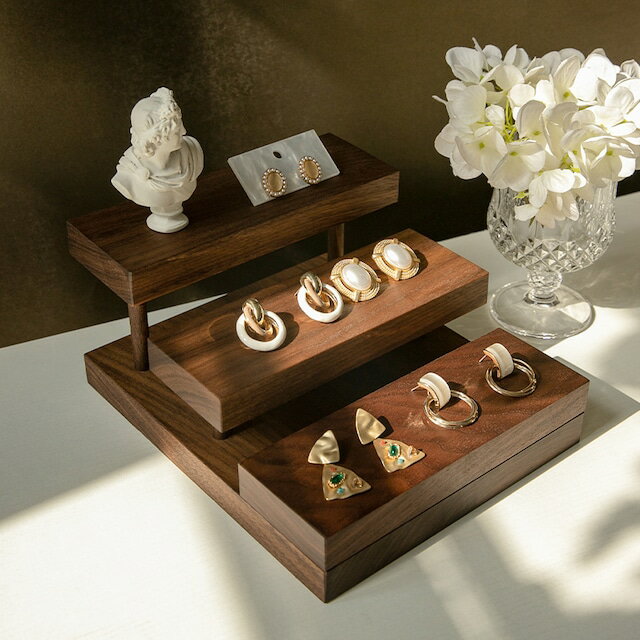 【選べる4サイズ】ディスプレイラック 卓上 おしゃれ 天然木 小型 ディスプレイ什器 ウッドステージ ブラウン 北欧 北欧雑貨 撮影小物 アクセサリー 収納 ス...