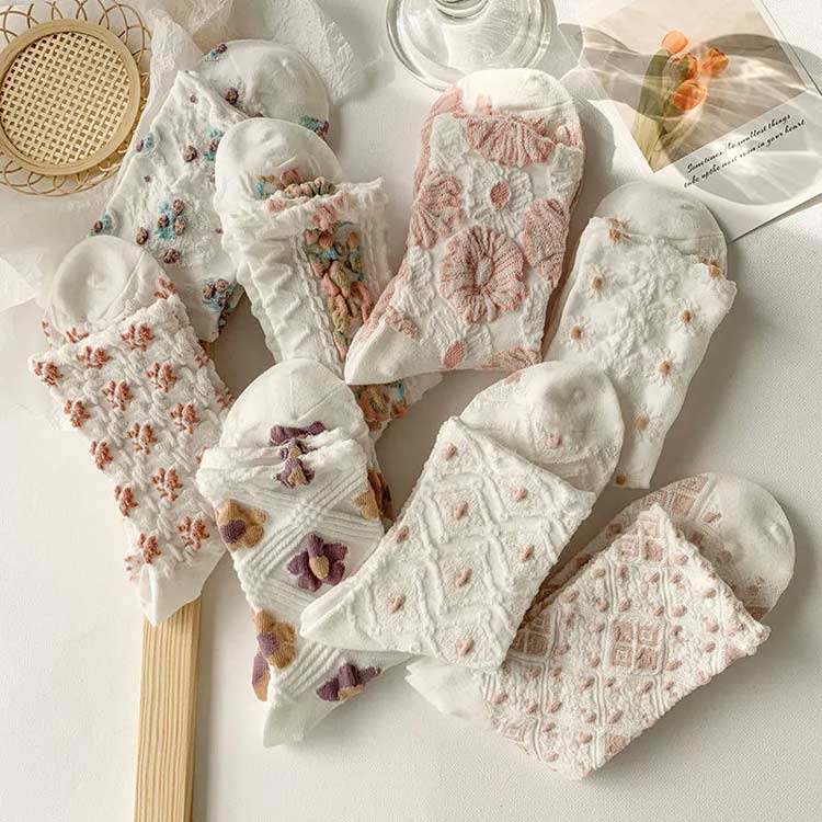 靴下 レディース 8足セット 花柄 北欧デザイン クルー丈ソックス カラフル かわいい 女性用 くつした おしゃれ 抗菌 通気性 綿 オシャレ 春夏秋冬 コットン 立体的 お花 防寒 可愛い 送料無料