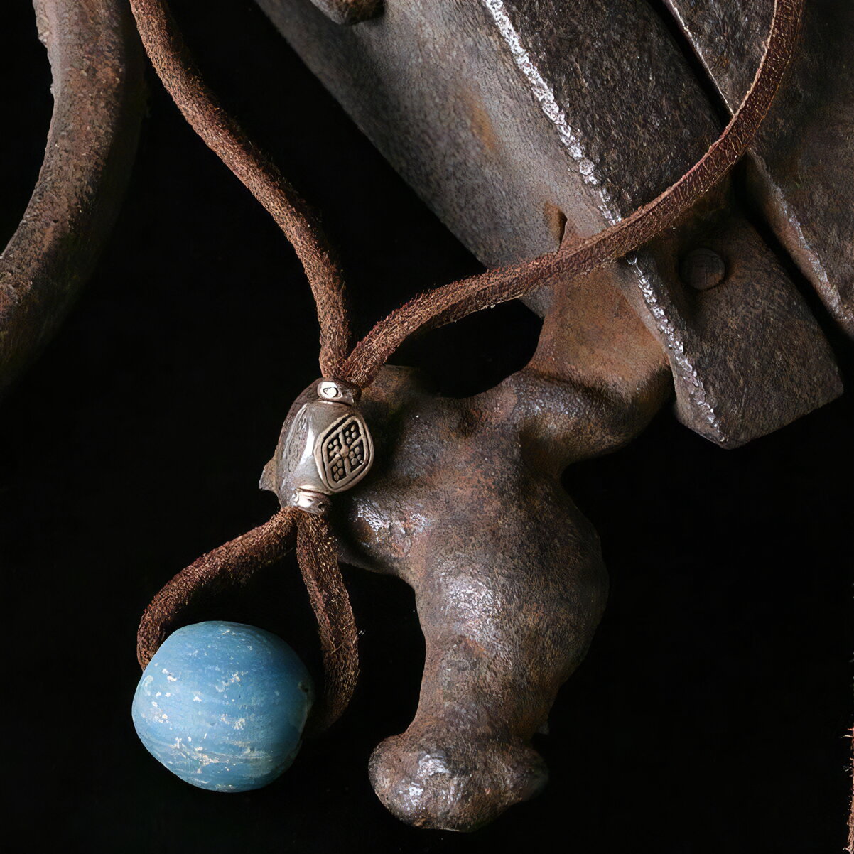 カレン 族 シルバー 1100年以上前 アンティークビーズ 水色 鹿革紐 ネックレス メンズ レディース フリーサイズ SV950