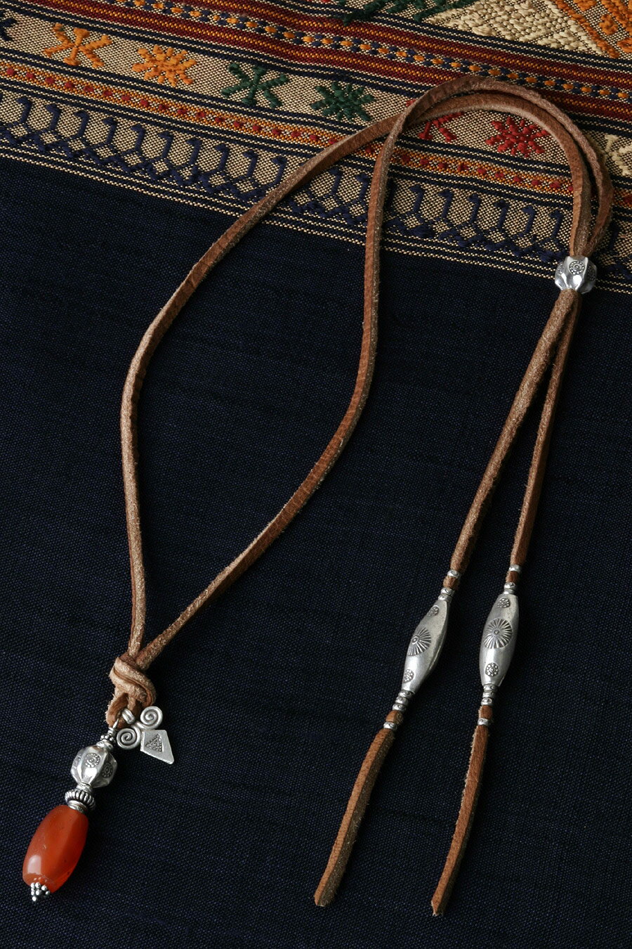 カレン 族 シルバー アンティークビーズ カーネリアン 鹿革紐 ネックレス メンズ レディース フリ ...