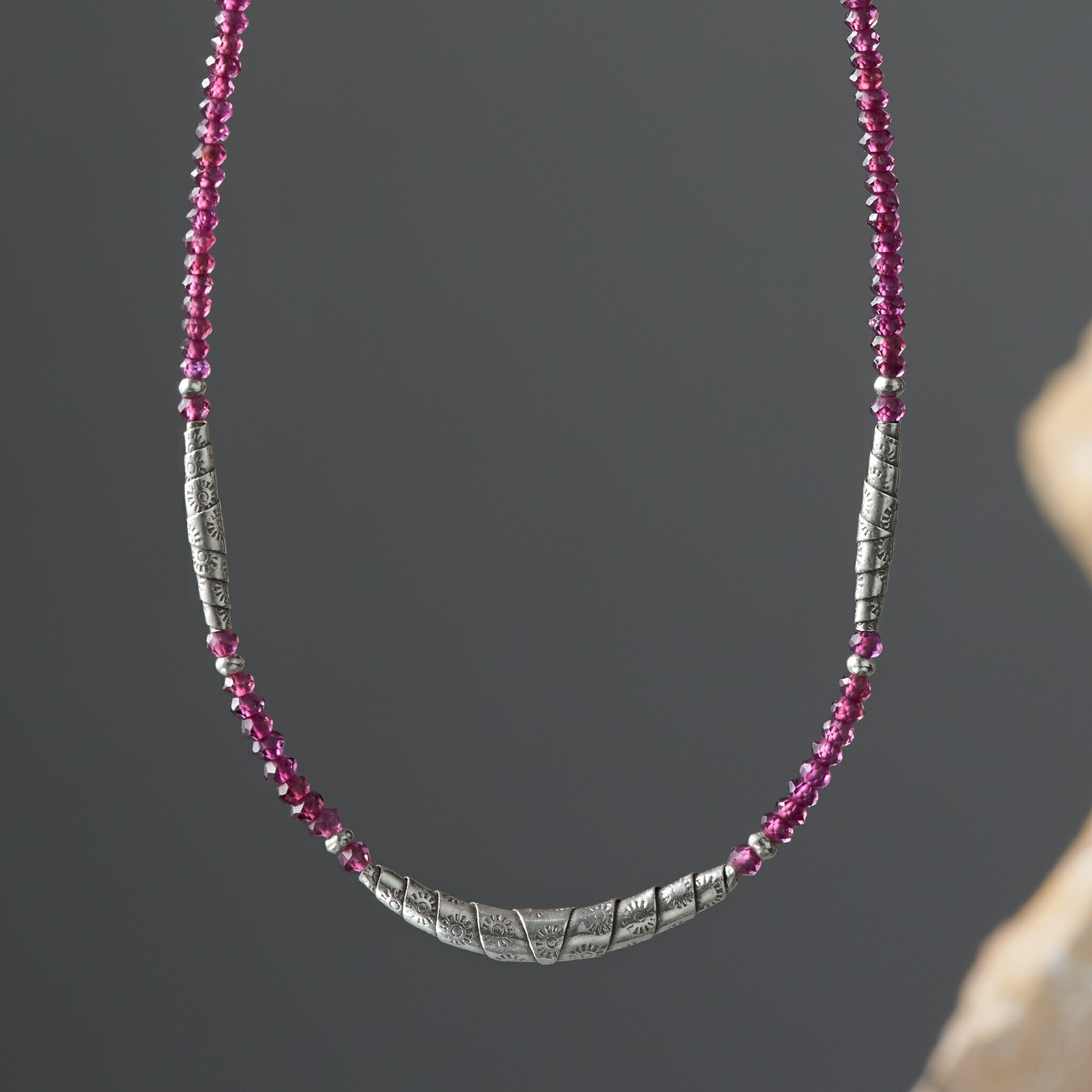 カレン 族 シルバー 鮮やかな赤紫 ロードライトガーネット ビーズ ネックレス メンズ レディース 三日月形トップ SV950