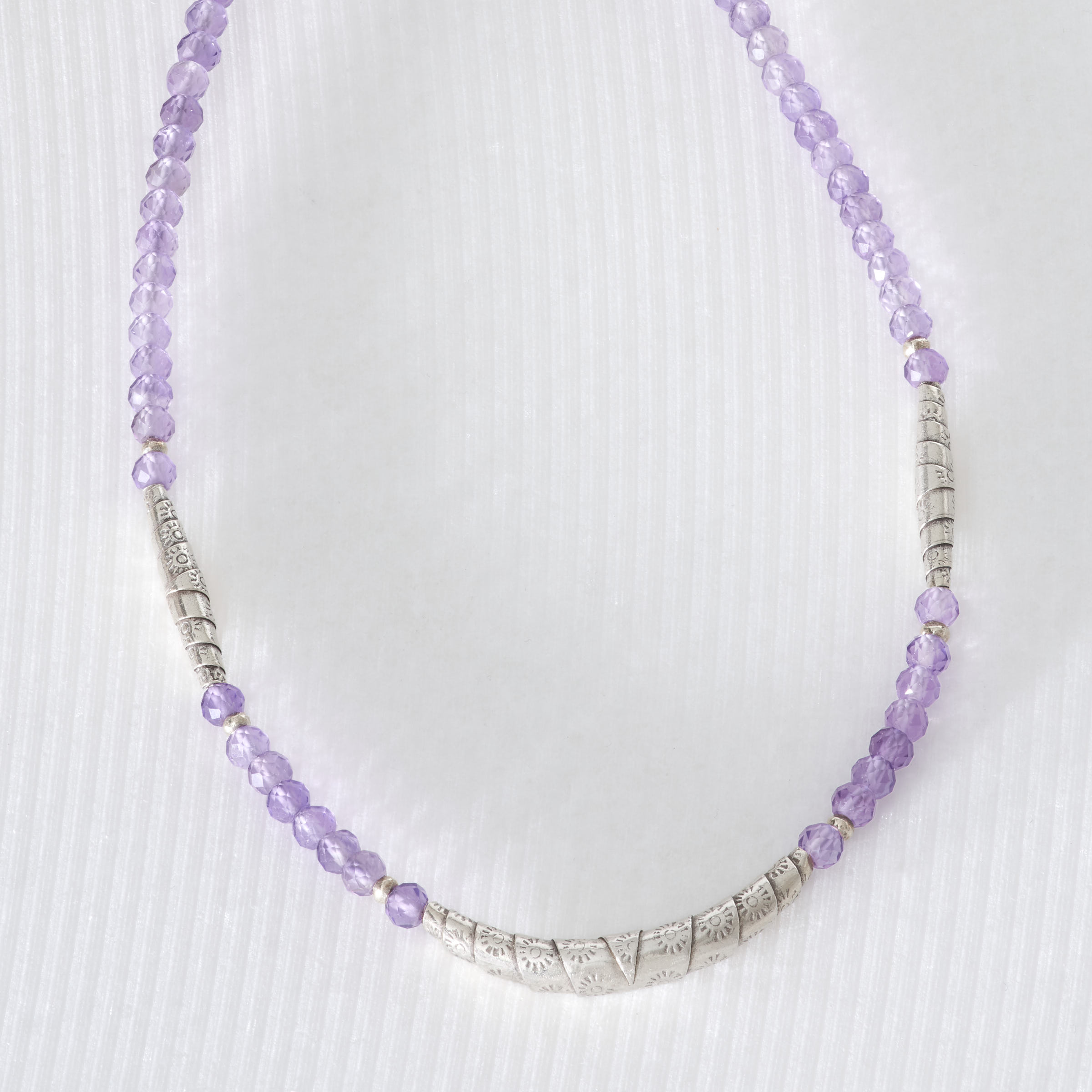 カレン 族 シルバー 淡く済んだ藤色 アメジスト ビーズ ネックレス メンズ レディース 三日月形トップ SV950