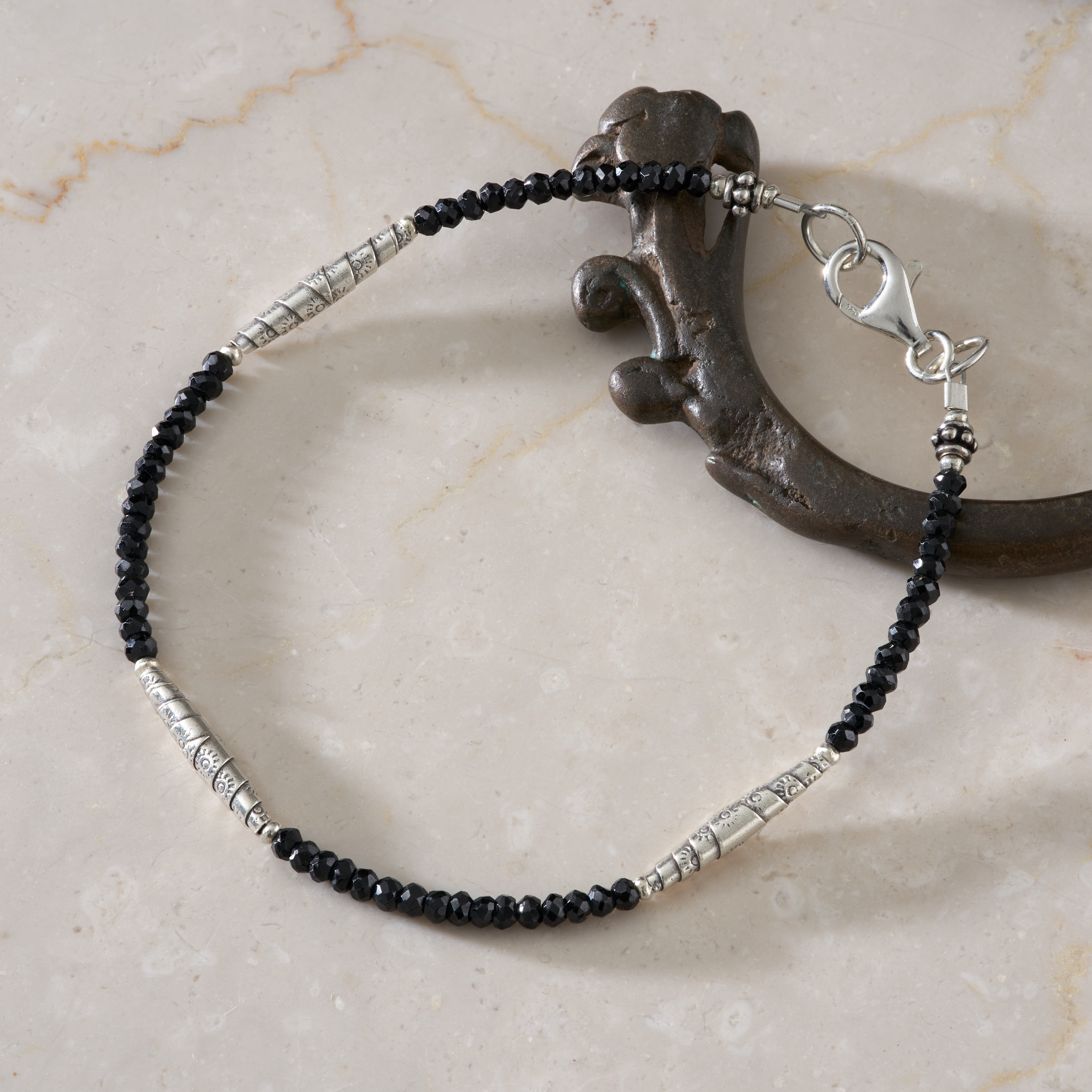 乐天商城 - カレン族 カレンシルバー ブラックスピネル ブレスレット メンズ レディース アンクレット 黒 シルバービーズ クロワッサン形 パワーストーン