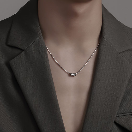 クローズCROWS-WHITEorBLACK-のネックレス メンズ シルバー925 sliver 925 モード系 ネックレス レディース リング 春 夏 秋 冬 新作 お兄系 ホスト V系 ヴィジュアル系 ファッション 原宿系 ビター系 BITTER系 ユニセックス 30代 40代 50代 60代 大人 ネックレス プレゼント 誕プレ 父の日｜アングル2