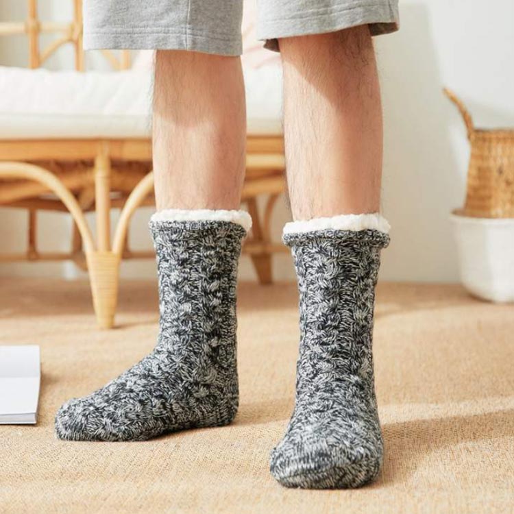 足元がぽかぽか 裏ボア ニット靴下 ルームシューズ お洒落 ルームソックス 男性用 送料無料 あったか靴下 ニットソックス ケーブル編み ふわふわ メンズ 滑り止め 裏起毛 保温 冷え性対策 防寒 ポカポカ 就寝ソックス