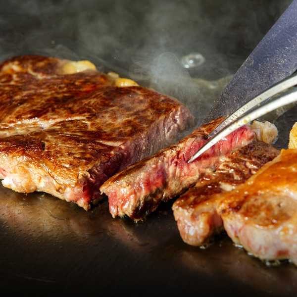 鹿児島黒牛 ステーキ ミスジ 200g 1枚 国産 黒毛和牛 高級 牛肉 和牛 ステーキ肉 希少部位 ギフト 贈り物 お祝い 内祝い お中元 お歳暮 誕生日 父の日 母の日 敬老の日 ご褒美 贅沢 ddiissmm-10044901 DISM & Co. サンプル画像3