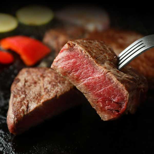 DISM & Co.の飛騨牛 ステーキ ランプ 100g 6枚 セット 和牛 ブランド牛 牛肉 高級 肉 ギフト お取り寄せ 贈答用 記念日 お祝い 赤身 霜降り 贅沢 冷凍 贈り物｜アングル2