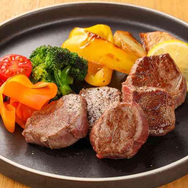 【エントリーでP3倍！更に最大1000円OFFクーポン】 飛騨牛 サーロイン ひとくちステーキ 200g (100g×2枚) ブランド和牛 牛肉 国産 ステーキ肉 冷凍 ギフト プレゼント お中元 お歳暮 内祝い 贈り物 お祝い ddiissmm-10045059 DISM & Co. サンプル画像3