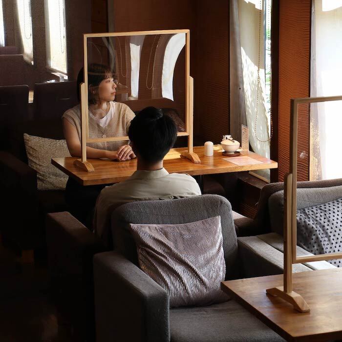 飛沫防止 飛沫防止パネル 飛沫ガードパネル 透明パーテーション 高さ調節 昇降式 アクリルパネル 木枠付き 転倒防止 飲食店 オフィス カフェ 受付 640mm アクリル板 透明 アクリルパーテーション 衝立 間仕切り 居酒屋 中華料理 宴会用 飲食店 パーテーション パーティション
