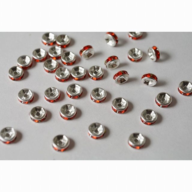樂天商城 - ビーズクラブ ロンデル メタルビーズ スペーサー レッド 銀 平型 6mm 45個 ブレスレット ネックレス 金具 金属ビーズ