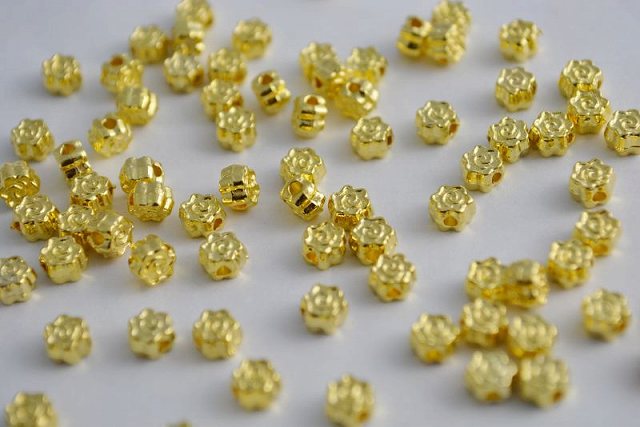 ビーズクラブ ロンデル メタルビーズ 星うずまき 金 50個 5mm 50個 ブレスレット ネックレス 金具 金属ビーズ パーツ