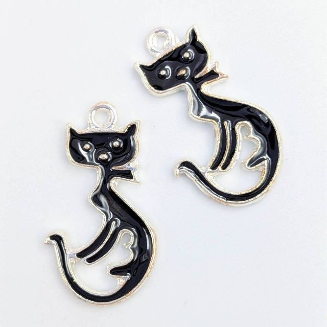 乐天商城 - ビーズクラブ チャーム 黒猫 クロネコ 銀 10個 22mm チャーム キーホルダー ネックレス 飾り ピアス