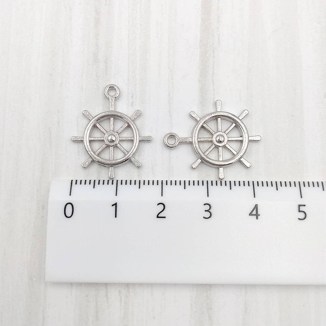 beadsclubのビーズクラブ チャーム 舵輪 銀 シルバー 10個 22mm チャーム キーホルダー ネックレス 飾り ピアス｜アングル2