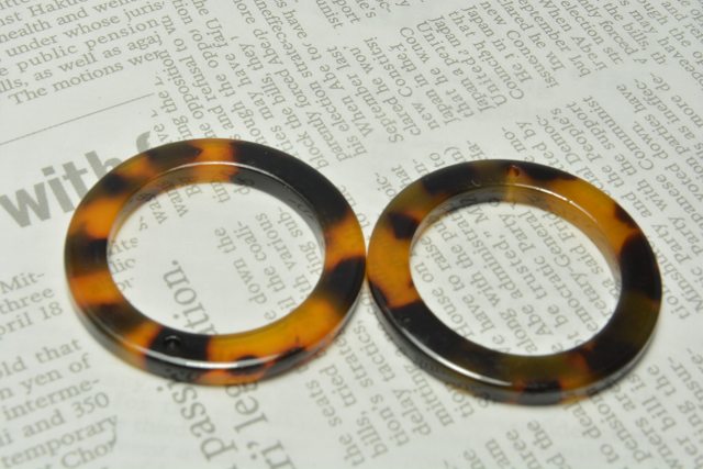 ビーズクラブ アクリル マーブル リング ブラウン 26mm 2個 チャーム キーホルダー ネックレス 飾り ピ..