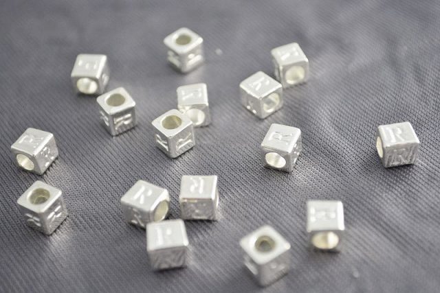 31671β