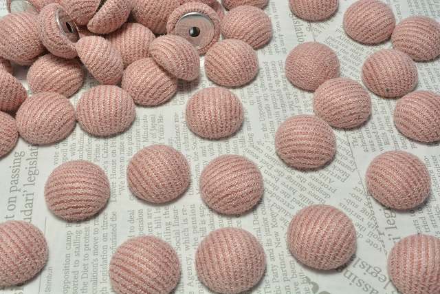 丸信商事生地サテン無地ポリエステル100%約116cm幅x1mカットcol.14クリーム1000手芸・ハンドメイド用品