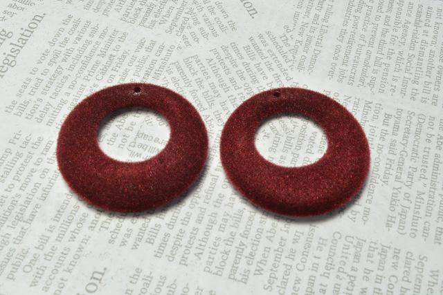 乐天商城 - ビーズクラブ フロッキー ビーズ ミニリング ボルドー 2個 27mm ベルベット ベロア 星 ピアス イヤリング チャーム