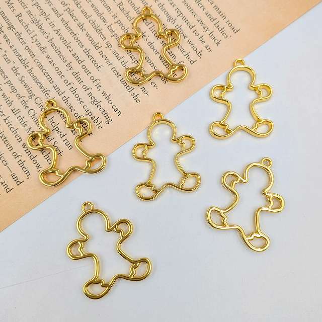 レジン枠 ジンジャーマンクッキー ゴールド 4個 約31×24mm カン内径約2mm レジンフレーム 空枠 クリス..
