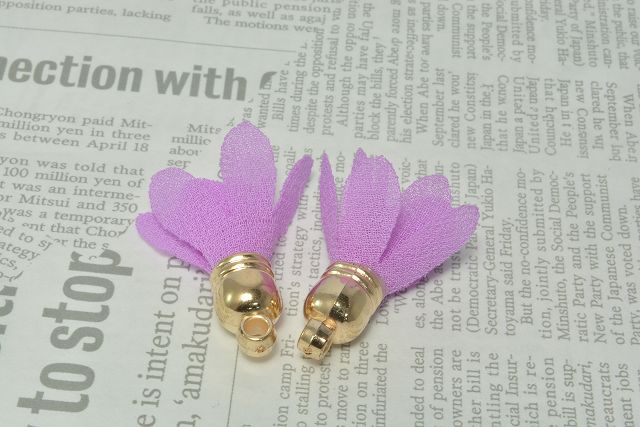 ビーズクラブ 花びら タッセル チャーム ライラック 2個 26mm ピアス イヤリング ゴールド 花 パーツ