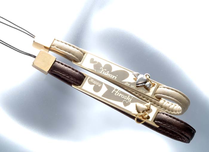 【恋人セット】二枚をあわせるとひとつのデザインに・・・ハートモチーフオリジナル携帯ストラップ