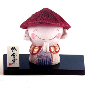 お地蔵さん 置物 お地蔵様 【にっこり地蔵(笠)】 送料無料 インテリア 雑貨 癒しグッズ プレゼント ギフト おじぞうさん 陶器 前掛け お地蔵さま 地蔵 置物 バレンタイン プチギフト お茶 2021 雑貨 インテリア 内祝い オブジェ 女性 父 母 贈り物 お土産