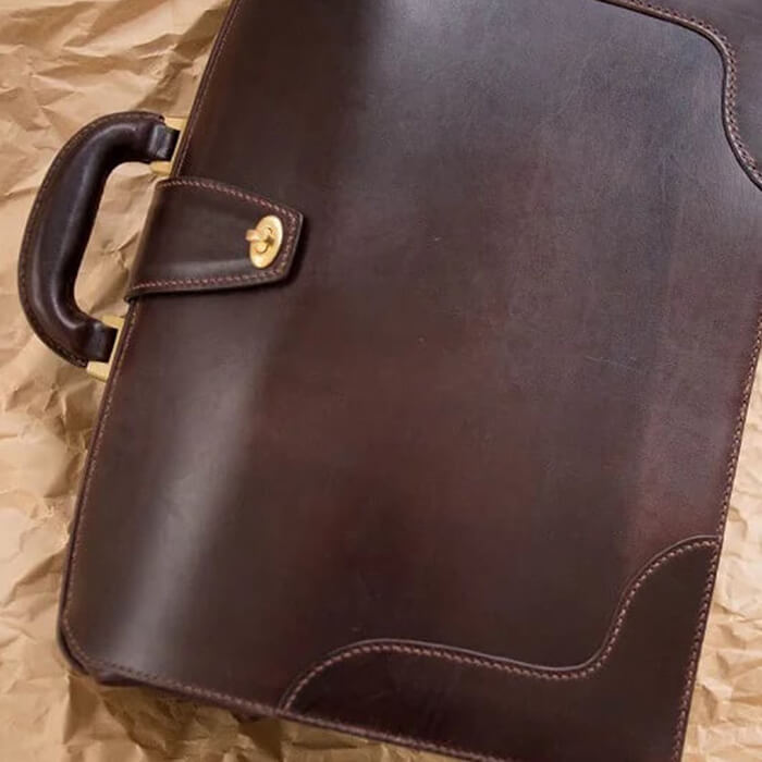 【ふるさと納税】英国のブライドルレザーを使ったドクターズバッグ ＜1点＞ ブライドルレザー レザー 牛革 ドクターズバッグ レザーバッグ 牛革バッグ ダレスバッグ ビジネスバッグ メンズ バッグ sh144