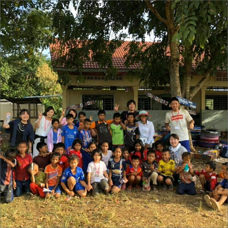 【ふるさと納税】京丹後の絹糸ミサンガとイヤリングのセット【全ての子どもたちに教育の機会を!!】 京丹後の絹糸を使ってカンボジアの女性達が作ったミサンガとイヤリングのセット アクセサリー 絹 絹糸 サスティナブル ミサンガ イヤリング 1個 雑貨 ハンドメイド