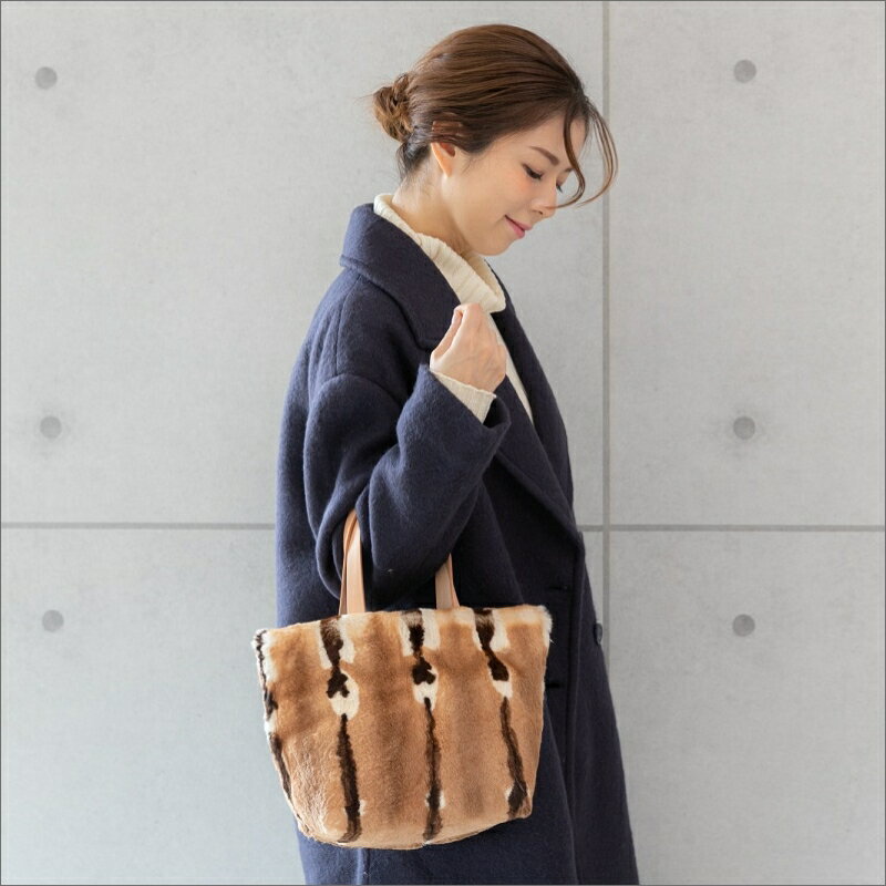【ふるさと納税】個性が息づくプリント柄！　牛革持ち手 ラビットトートバッグ