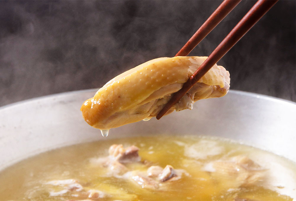 【ふるさと納税】奥様もうっとり 平飼い鶏の濃厚白濁スープ 博多 水炊き 4〜5人前 スープ 鶏つくね 鶏ぶつ切り 鶏むね炙り 薬味 香辛料 (ぽん酢・塩・柚子胡椒) 鶏 鶏肉 鍋 鍋セット 鶏ガラ 郷土料理 つくね 福岡県産 国産 冷凍 送料無料 [F4286] 3