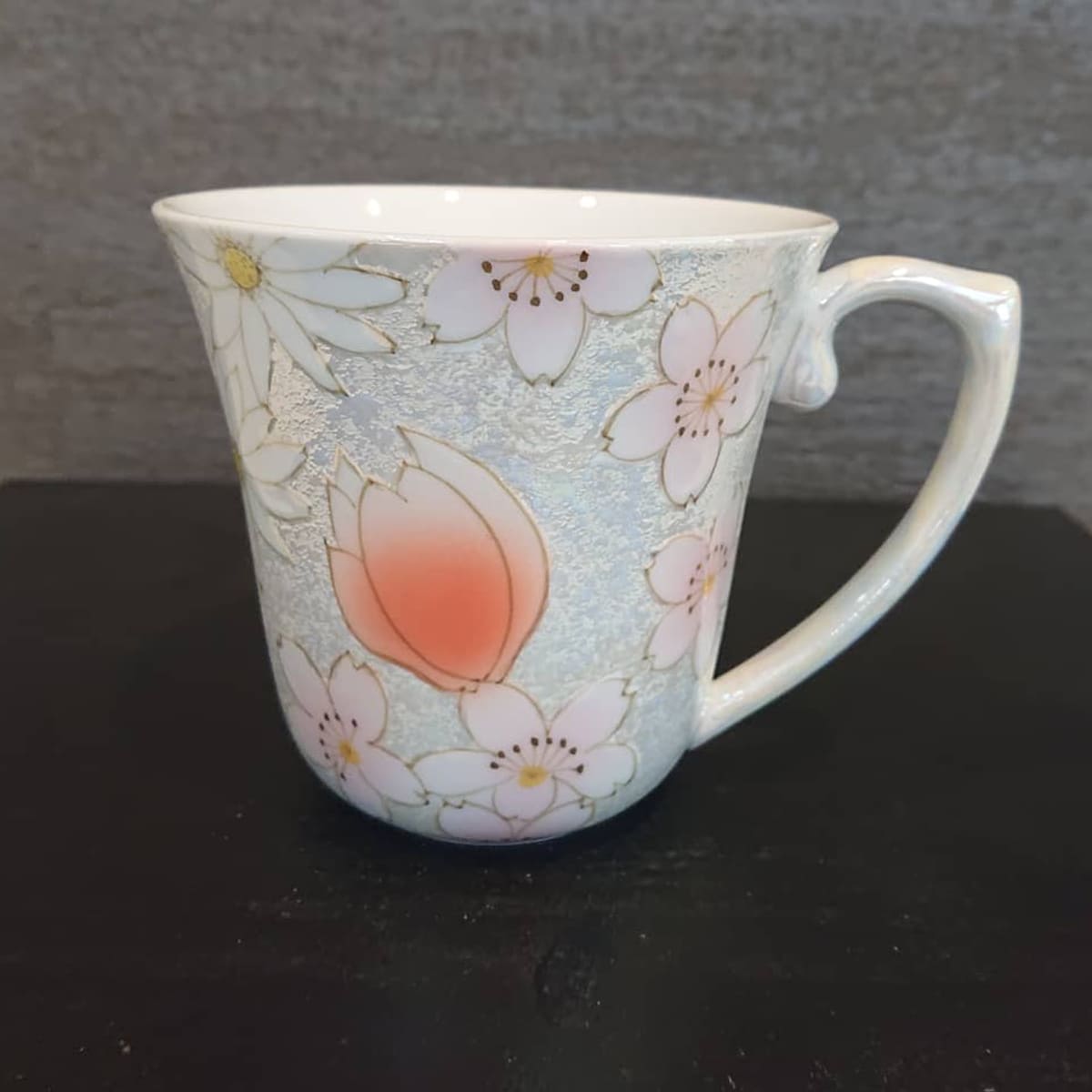 【ふるさと納税】有田焼 癒されピンクのチェリーブラッサムのマグカップ【中山陶和堂】食器 うつわ 器 磁器 陶磁器 コップ カップ マグカップ 花 桜 さくら チ...