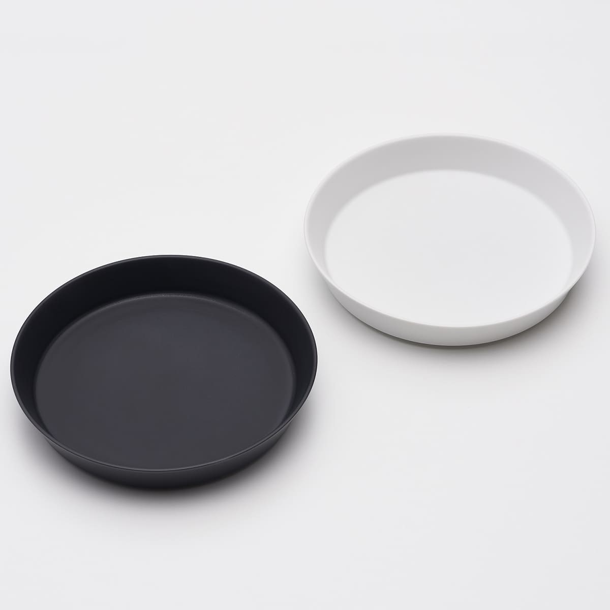 有田焼 IR Plate Set 平皿 切立 2枚セット Black White[2016/]16.5cm 2枚 食器 ギフト 皿 プレート 和食器 スタイリッシュ キッチン用品 重ね皿 電子レンジ対応 食洗機対応 モダンデザイン 45000円 4万5千円 AA45-88
