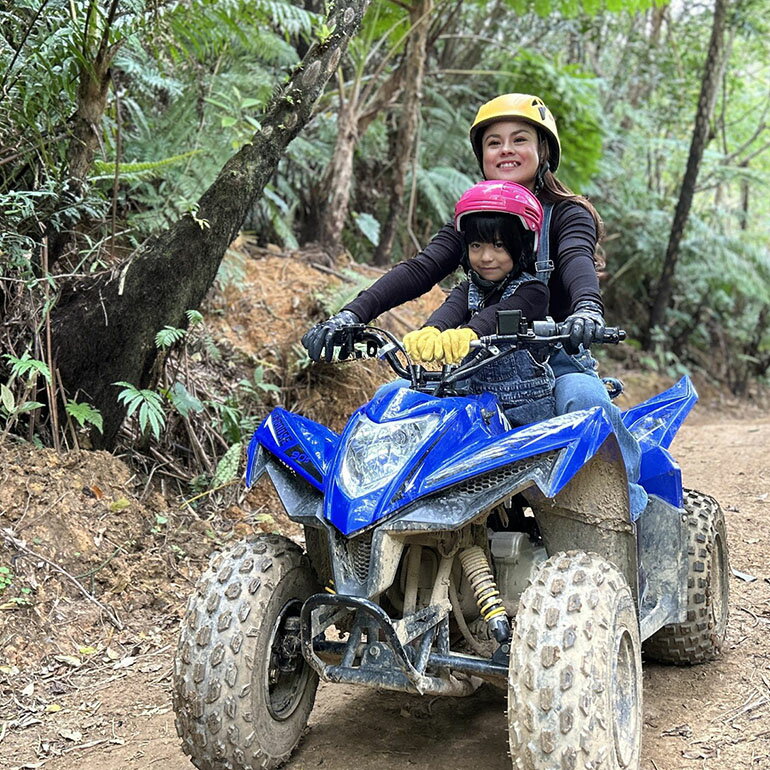 【ふるさと納税】沖縄の空の下気分爽快! 糸満 ジャングル バギー 体験ツアー ( 中人 1名様 ) バギー 体験 アクティビティ 乗車体験 11〜15歳 体験チケット アクティビティ予約 自然体験 バギー体験 四輪バギー 沖縄 沖縄旅行 アウトドア 観光 沖縄県 糸満市 2