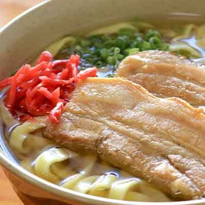 楽天沖縄県沖縄市【ふるさと納税】アワセそば食堂　アワセそば4食セット（ソーキ・三枚肉各4個入）【 そば ソバ 蕎麦 沖縄そば 自家製麺 こだわり 生麺 平麺 細麺 そばだし スープ 具材付き 肉 ソーキ 三枚肉 ネギ 4人前 セット 冷蔵 贈答用 ギフト 沖縄 沖縄県産 】