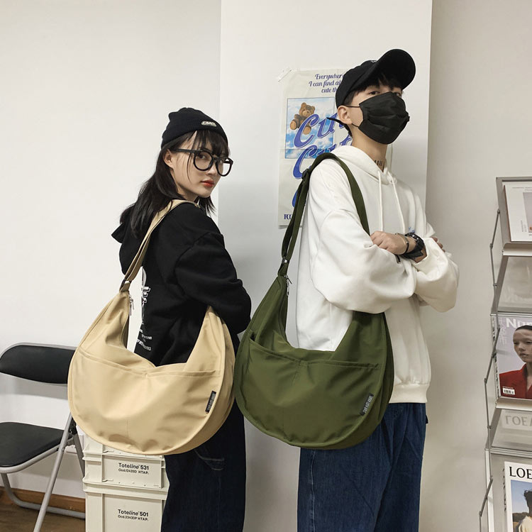 メンズ 肩掛け ショルダーバッグ 旅行バッグ 大きめ 軽い ボディバッグ おしゃれ ラウンドショルダーバッグ 斜めかけ プレゼント カジュアル 通勤 通学 軽量 マザーバッグ 無地 シンプル ナイロン 丈夫 大容量 カバン 鞄 ギフト レディース firststep2-10005049 firststep サンプル画像3