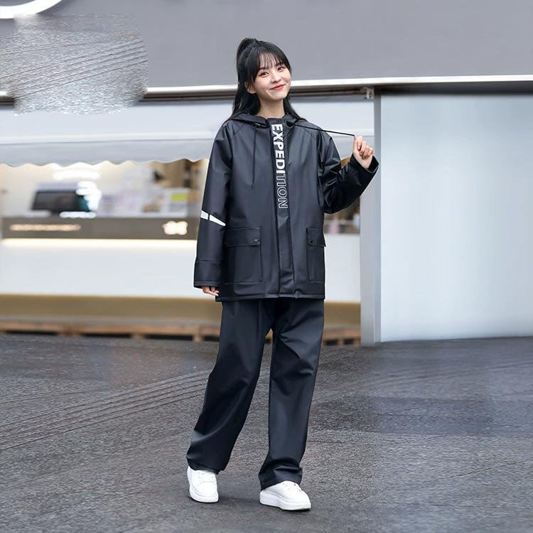 Fleur storeの透明 レインスーツ 上下セット バイク 大きいサイズ 顔がぬれない 自転車 レインコート 取り付け可能 通勤 フェイスカバー レディース メンズ 合羽 XL 通学 ジュニア学生 つば付き レインウェア 防水雨具 梅雨対策 可愛い M L アウトドア 2XL 3XL 黒 白｜アングル2