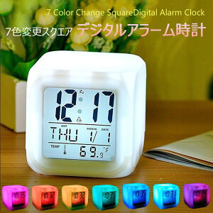 【全品20％OFF】LED目覚まし時計クロック 時計 置き時計デジタル目覚まし時計7色変更スクエアディスプレイDIYステッカー発光モードLCD大画面カラフルなライトが付いている