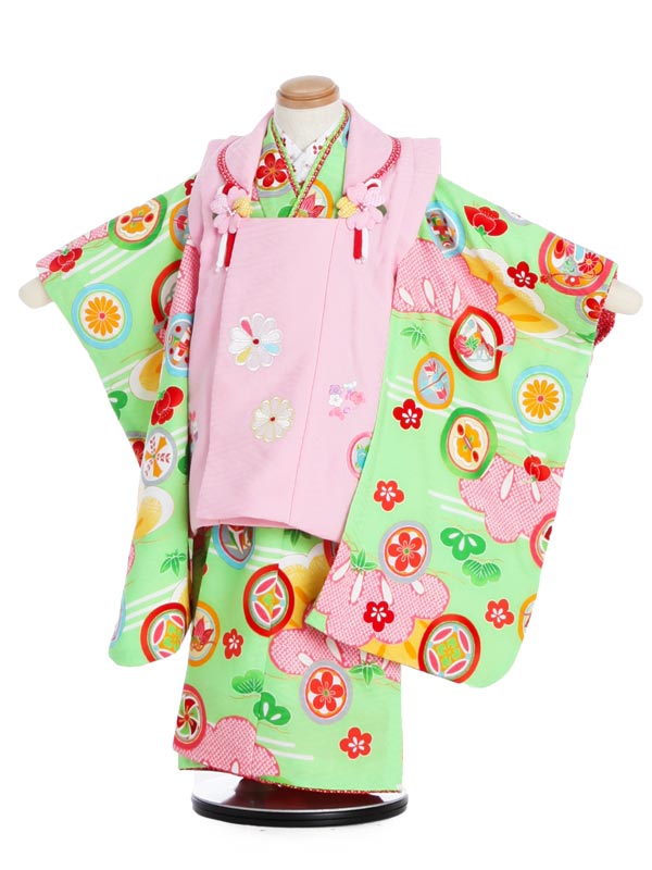 お買い物前にお読みください。 当商品はレンタル商品です。 レンタル期間は3泊4日となります。 ご利用日の2日前までにお手元に届くよう発送。ご返却はご利用日の翌日までに、お届けした着払い伝票にてご発送ください。 レンタル状況によりレンタル不可となる場合がございます。ご注文が成立されても、時間差でご注文が重複する場合がございますので、当店よりの「ご注文商品確保」のメールが届くまでは正式にレンタル確定とはなりませんので、ご注意ください。 PC版でのみレンタル状況、ご利用規約がご確認いただけます。 詳しくは「ご利用ガイド」にてご確認ください。 七五三着物レンタル 「3歳女の子七五三着物フルセット」 [子供着物][女児][ShikibuClassic][七五三][90cm/95cm/100cm][結婚式][レンタル着物][753][3才][3才][貸衣装 着物][被布コート][被布]七五三 レンタル・3歳女児　フルセット【往復送料無料】 式部クラシック ピンク ×黄緑 花 商品画像のお色は、お使いのモニターによって多少異なって見える場合がございます。ご了承くださいませ。 商品仕様 【七五三 レンタル】3歳女児 ■色・柄：ピンク ×黄緑 花 ■素材:化繊 ■身丈：身丈：76cm　肩裄：40cm　袖丈：57cm ■対応身長：90cm-100cm ■レンタル期間は3泊4日です。基本的にご利用日の2日前にお届けします。 【セット内容】 着物・被布コート・袖なし襦袢・草履・足袋・巾着・腰紐2本・頭飾り ■セット内容の写真は見本となります。 巾着・草履・頭飾りはそれぞれの商品により異なります。 レンタル衣装ご予約状況カレンダー ○・・・レンタル可能&nbsp;&nbsp;&nbsp;&nbsp;&nbsp;&nbsp; ×・・・レンタル不可 【ご予約状況は下記のご希望サイズをクリックしてご確認ください。】 3歳女児【0APT358】 ※当店のレンタル商品は、年間を通しレンタル対応していることから、「レンタル不可」の場合でもご注文できるシステムとなっております。当店からの「商品確保」のメールが届くまでは正式にレンタル確約ではございませんので、ご注意ください。 こちらの商品は「北陸配送センター」より発送いたします