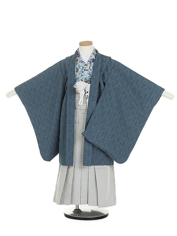 お買い物前にお読みください。 当商品はレンタル商品です。 レンタル期間は3泊4日となります。 ご利用日の2日前までにお手元に届くようヤマト宅急便またはゆうパックにて発送。ご返却はご利用日の翌日までに、お届けした着払い伝票にてご発送ください。 レンタル状況によりレンタル不可となる場合がございます。ご注文が成立されても、時間差でご注文が重複する場合がございますので、当店よりの「ご注文商品確保」のメールが届くまでは正式にレンタル確定とはなりませんので、ご注意ください。 PC版でのみレンタル状況、ご利用規約がご確認いただけます。 詳しくは「ご利用ガイド」にてご確認ください。 七五三着物レンタル 【簡単着付け】5歳男の子羽織袴フルセット [子供着物][羽織][かんたん][はかま][男児][七五三][105cm/110cm/115cm][結婚式][卒園式][レンタル着物][753][5才][楽々着付け]七五三 レンタル・5歳男児　フルセット【往復送料無料】 【簡単着付け】小花柄着物 青系羽織 白系袴 商品画像のお色は、お使いのモニターによって多少異なって見える場合がございます。ご了承くださいませ。 商品仕様 【七五三 レンタル】5歳男児セット ■素材:化繊 ■羽織丈：65cm　肩裄：48cm　袖丈：51cm ■袴丈：57cm ■身長：105cm-115cm ■レンタル期間は3泊4日です。基本的にご利用日の2日前にお届けします。 【セット内容】 羽織り・着物・袖なし襦袢・袴（角帯付き）・羽織紐またはチェーン・扇子・懐剣・お守り・草履・足袋・サスペンダー レンタル衣装ご予約状況カレンダー ○・・・レンタル可能&nbsp;&nbsp;&nbsp;&nbsp;&nbsp;&nbsp; ×・・・レンタル不可 【ご予約状況は下記のご希望サイズをクリックしてご確認ください。】 簡単袴【NAO5615】 ※当店のレンタル商品は、年間を通しレンタル対応していることから、「レンタル不可」の場合でもご注文できるシステムとなっております。当店からの「商品確保」のメールが届くまでは正式にレンタル確約ではございませんので、ご注意ください。 こちらの商品は「埼玉配送センター」より発送いたします。