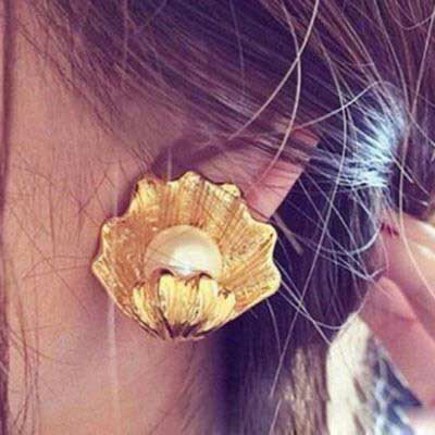 Rakuten - 送料無料 両耳用 2色選択可 貝殻 大粒 パール ピアス 夏 アイテム 真珠 ゴールド シルバー 海