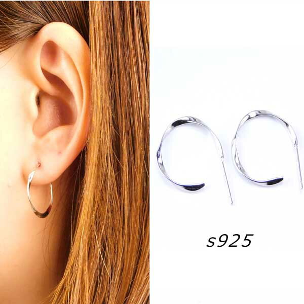 Rakuten - 送料無料 両耳用 ピアス リング シルバー ねじれ シンプル ワンポイント フープピアス 銀 プレゼント コンサバ フープ